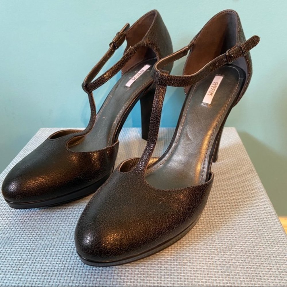 BNWOT Geox t-strap heels